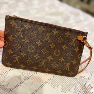 Authentic Louis Vuitton Neverfull MM pouch wristlet clutch  USED